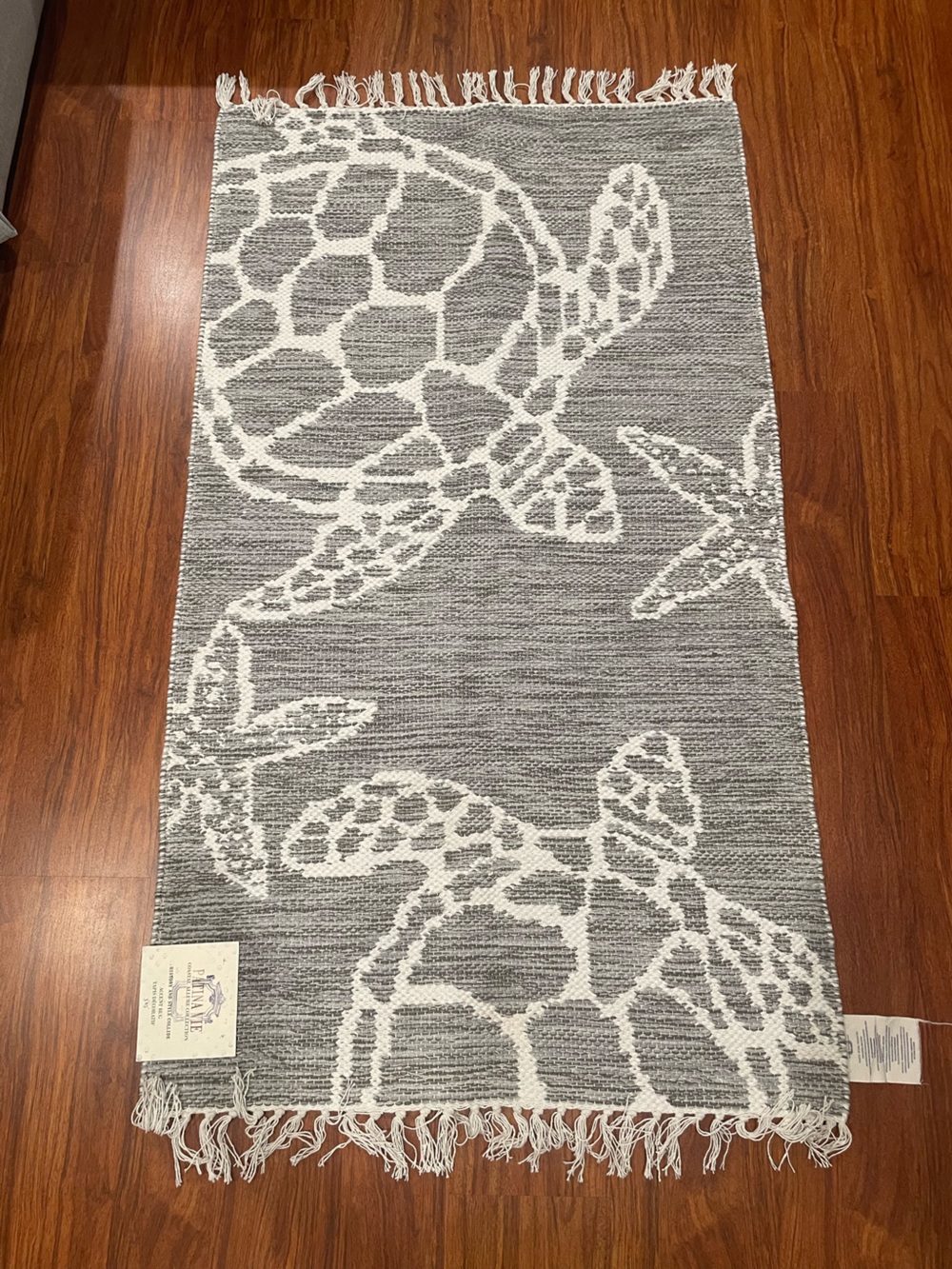 Brand New With Tag Accent Rug  Made India 3’x5’ Turtles Gray And White